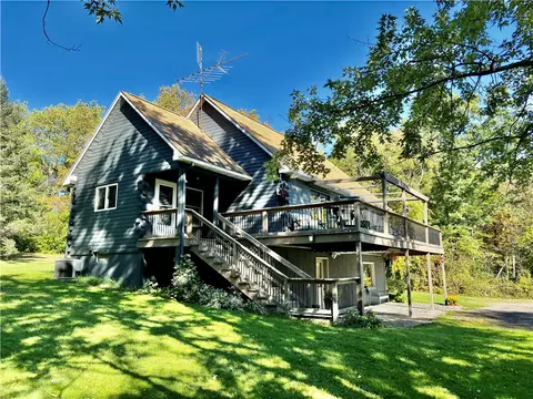 3342 Armstrong Rd, Jerusalem, NY 14418