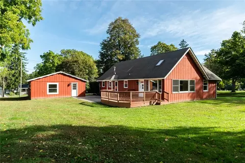 18 Exchange St, Le Roy, NY 14482