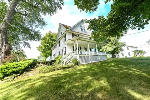 7677 E Townline Rd, Williamson, NY 14589