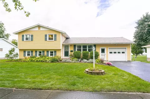 43 Abby Ln, Gates, NY 14606