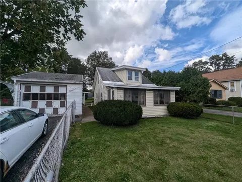 71 Lee Rd, Gates, NY 14606