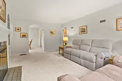 62 Mayfair Dr, Irondequoit, NY 14617 photo 4