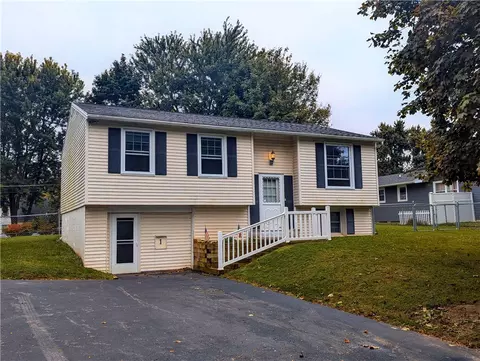 1 Douglas Dr, Canandaigua, NY 14424