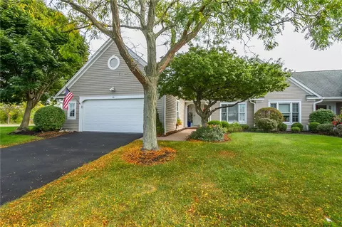 101 Carousel Ln, Canandaigua, NY 14424