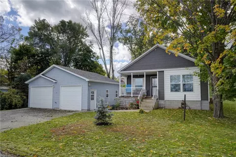 12 Gwyn Ln, Bloomfield, NY 14469