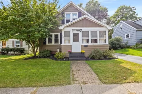 101 Holloway Rd, Brighton, NY 14610