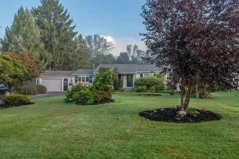 578 Burritt Rd, Parma, NY 14468