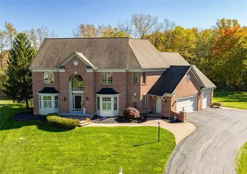 15 Harvest Gln, Pittsford, NY 14534