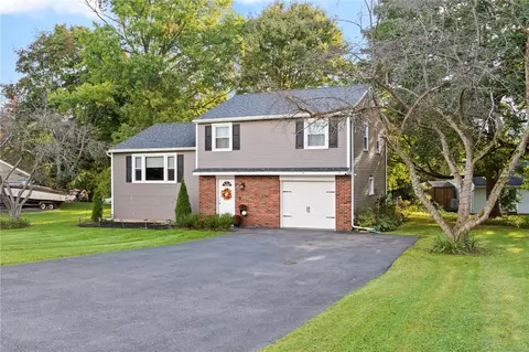 1730 Pinnacle Rd, Henrietta, NY 14467