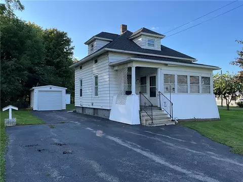 293 Erin Rd, Ridgeway, NY 14103