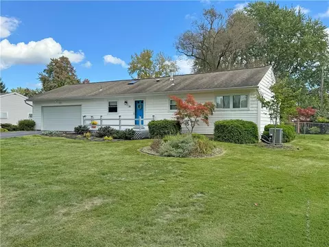 24 Casa Dr, Rochester, NY 14623