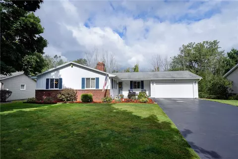 213 Quesada Dr, Greece, NY 14616