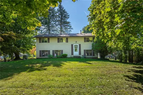59 Ballad Ave, Greece, NY 14626