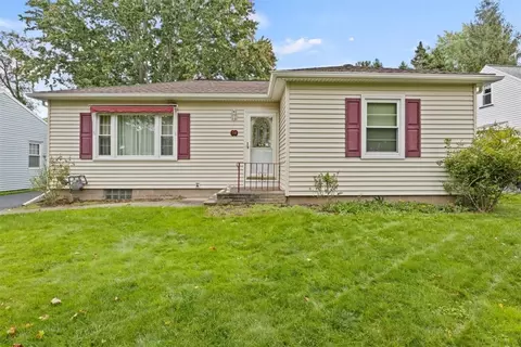 94 Shorewood Dr, Irondequoit, NY 14617