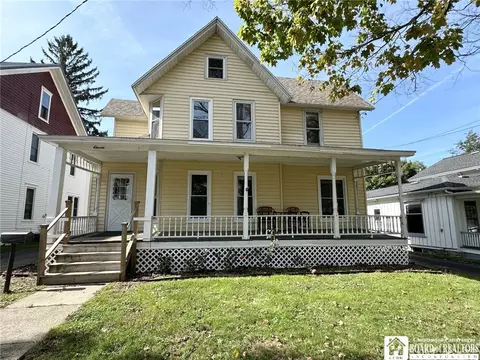 11 N Washington St, Randolph, NY 14772