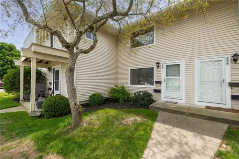 858 Eastbrooke Ln, Rochester, NY 14618
