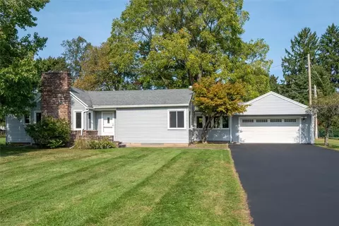 11 Leedale Dr, Webster, NY 14580