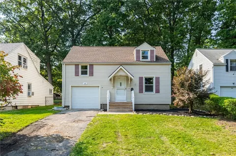 376 Estall Rd, Greece, NY 14616