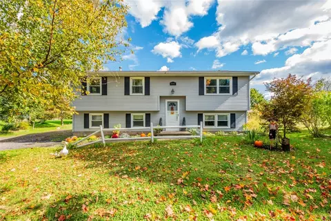 5242 Fosdick Rd, Walworth, NY 14568