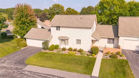 10 Stonington Dr, Pittsford, NY 14534