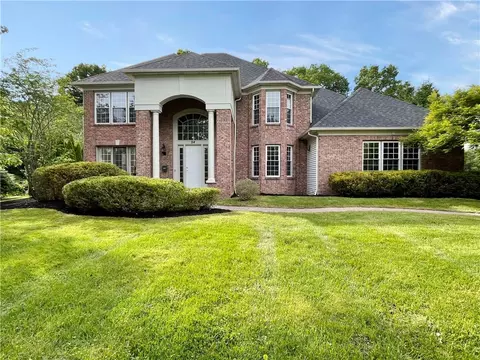 24 Neuchatel Ln, Perinton, NY 14450