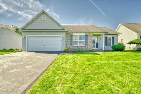 30 Cornflower Dr, Chili, NY 14514