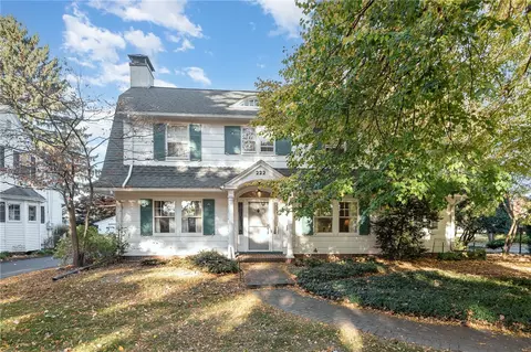 222 Sagamore Dr, Irondequoit, NY 14617