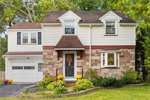 831 Hinchey Rd E, Gates, NY 14624