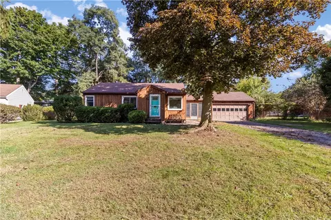260 Colonial Dr, Webster, NY 14580