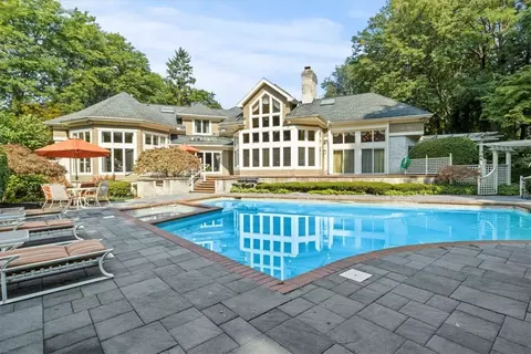 11 Pine Acres Dr, Pittsford, NY 14534
