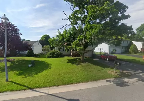49 Coachlight Cir, Farmington, NY 14425