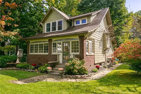 819 Stone Rd, Greece, NY 14616