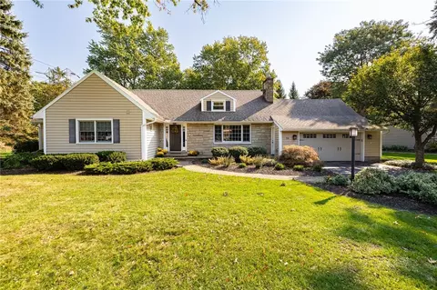 34 Sunset Blvd, Pittsford, NY 14534