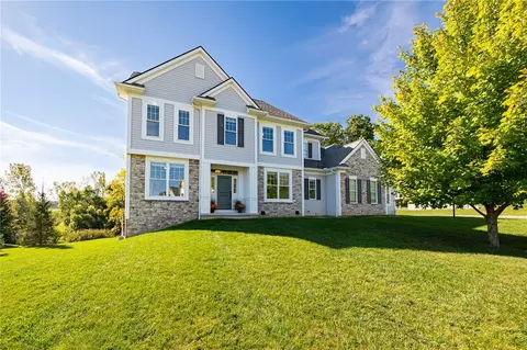 97 Coventry Rdg, Pittsford, NY 14534