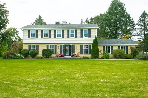 137 Yorktown Dr, Webster, NY 14580