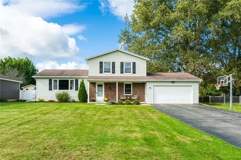 61 Olde Tavern Cir, Greece, NY 14612