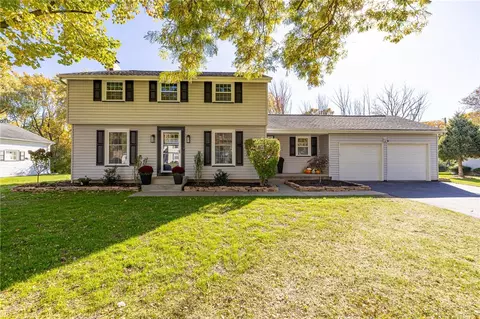 141 Dunbarton Dr, Rochester, NY 14618