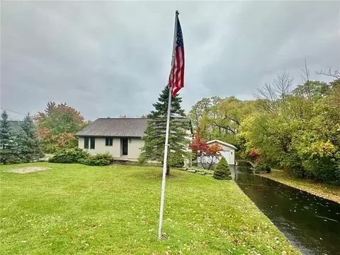 6051 E Lake Rd, Owasco, NY 13021