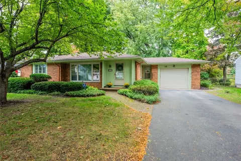 118 Briarwood Dr, Irondequoit, NY 14617
