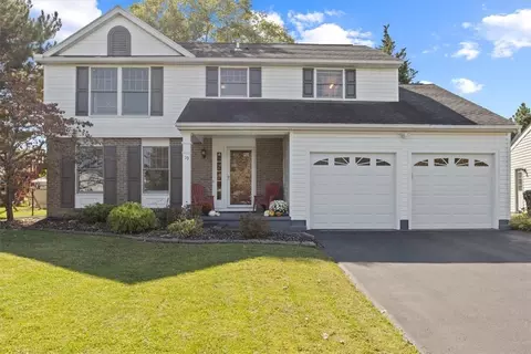 19 Crosswood Ct, Greece, NY 14612