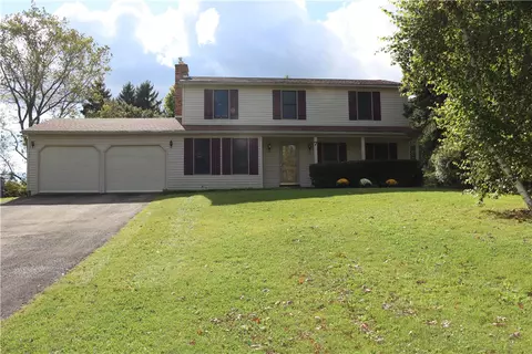 7 Rolling Hill Dr, Perinton, NY 14450