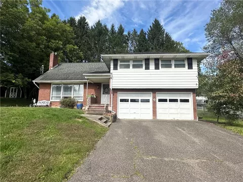 6 Canterbury Dr, Endicott, NY 13760