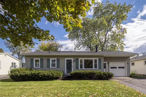 68 Schum Ln, Rochester, NY 14609