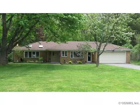 116 Scotch Ln, Irondequoit, NY 14617