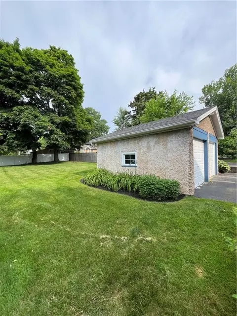 89 Medfield Dr, Irondequoit, NY 14609 photo 31