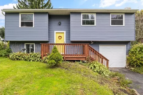 15 Blossomdale Cir, Hamlin, NY 14464