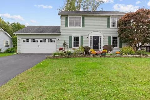 5939 King Hill Dr, Farmington, NY 14425