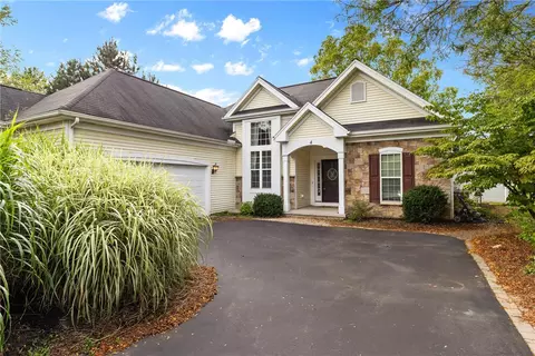 4 New Tudor Rd, Pittsford, NY 14534