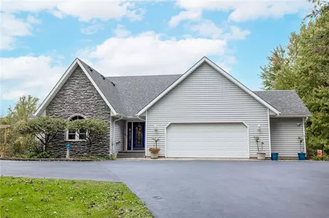 4075 Rose Rd, Batavia, NY 14020