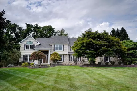 4 Chablis Dr, Perinton, NY 14450